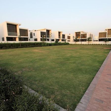 Specious 3 Bedrooms With Maid Room Villa Dubai Exteriör bild